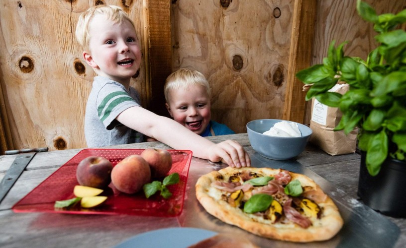 Peach, Prosciutto & Basil Pizza